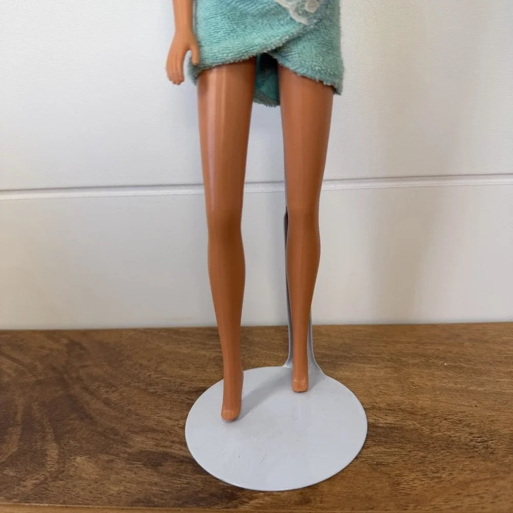 1976 Barbie Doll With Satin Panties And 1992 Fun To Dress Towel Wrap And Stand